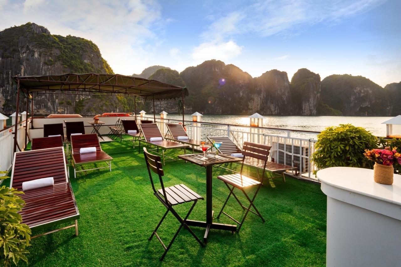 Charm Boutique Cruise Hotel Ha Long Buitenkant foto