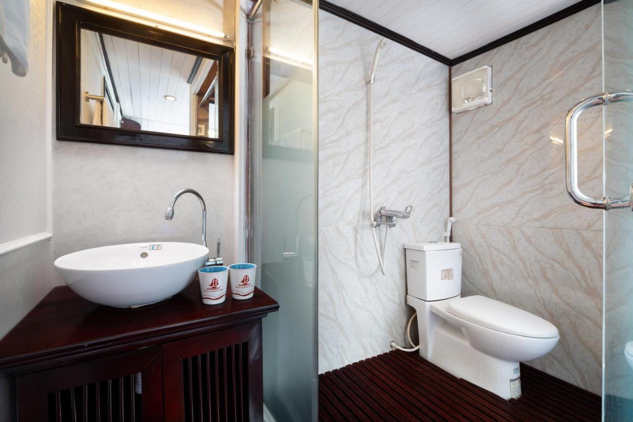 Charm Boutique Cruise Hotel Ha Long Buitenkant foto