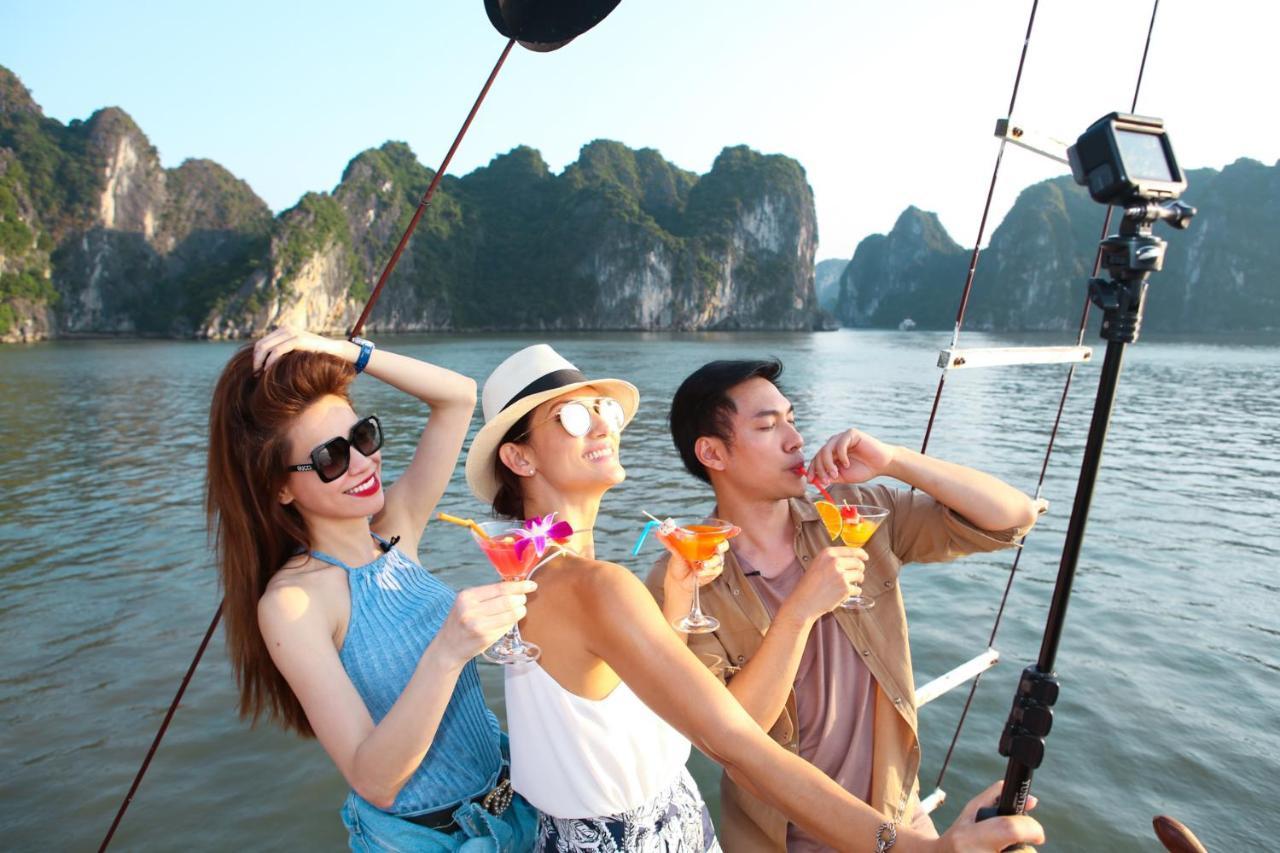Charm Boutique Cruise Hotel Ha Long Buitenkant foto