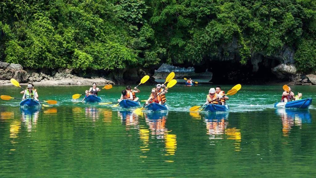 Charm Boutique Cruise Hotel Ha Long Buitenkant foto